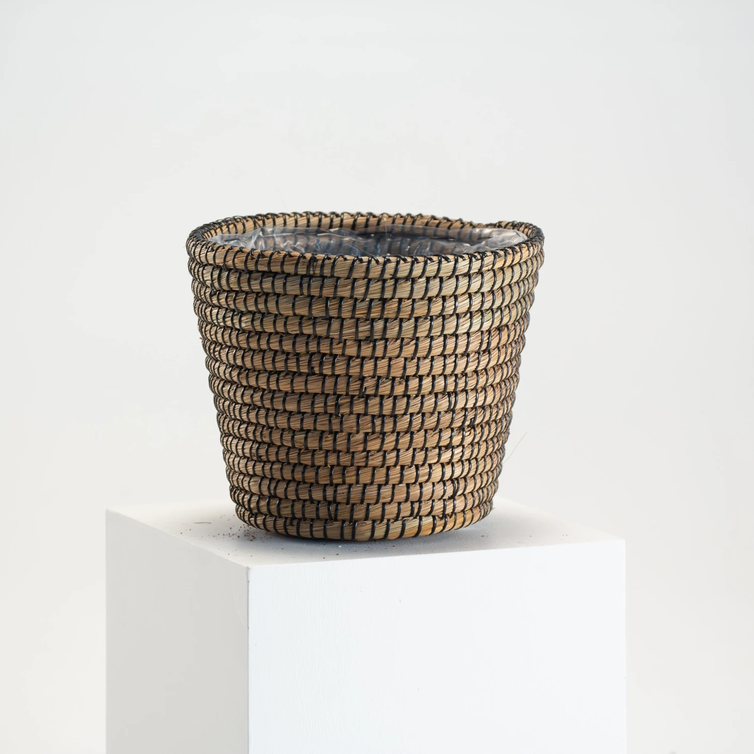 Indoor Pot Jula Black – Natural 7 Indoor Pot Jula Black – Natural - Image 6