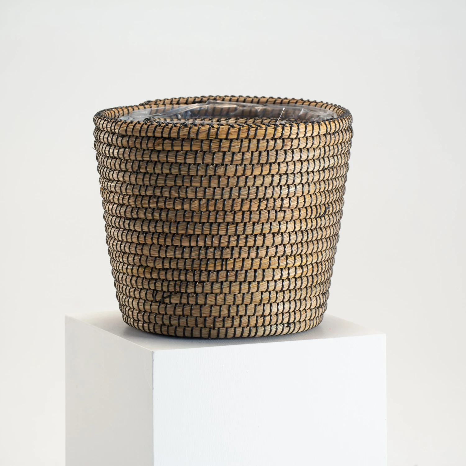 Indoor Pot Jula Black – Natural 8 Indoor Pot Jula Black – Natural - Image 7