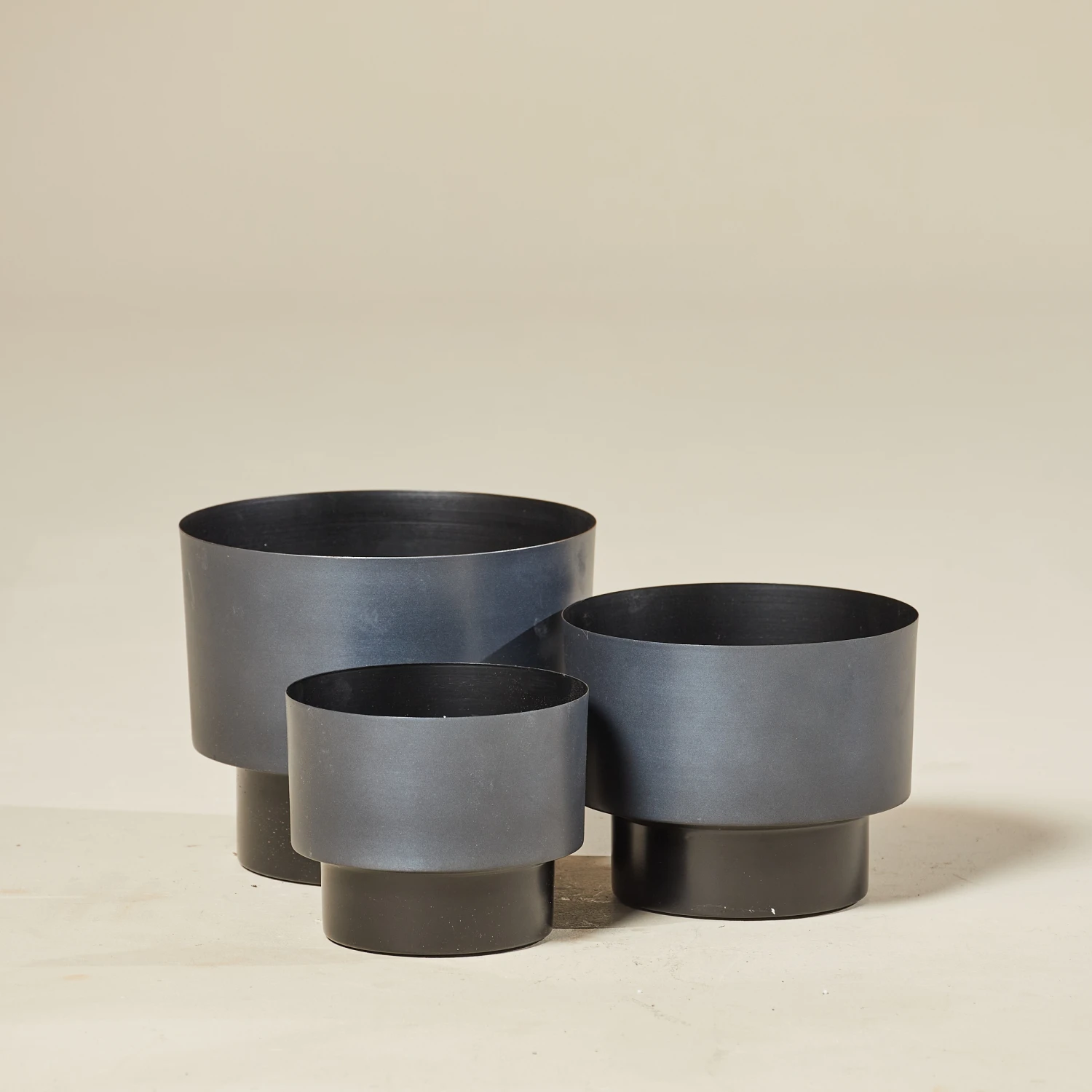 Indoor Pot Myra – Dark Blue-Grey 3 Indoor Pot Myra – Dark Blue-Grey